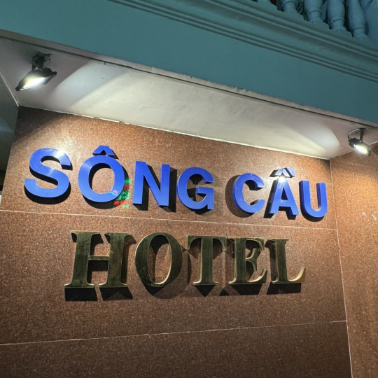 KHÁCH SẠN SÔNG CẦU